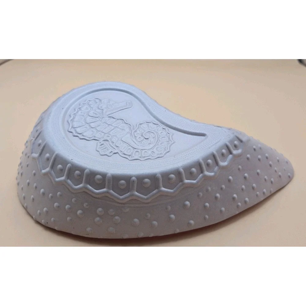 Red‎ Seahorse Bowl With A Glass Dot Pattern Embossed